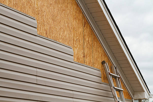 Professional Siding technician working in Hartford, IL